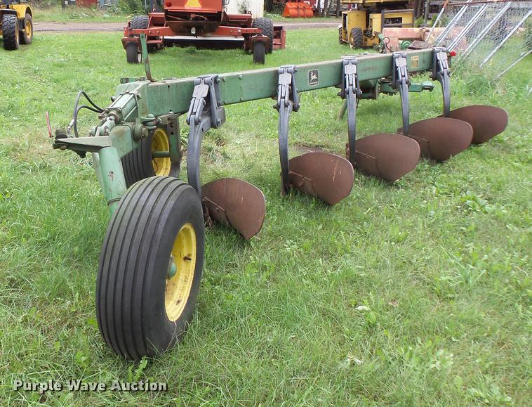 image for item FT9938 John Deere 2600 five bottom plow