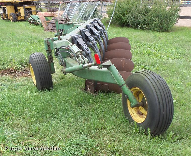 image for item FT9938 John Deere 2600 five bottom plow