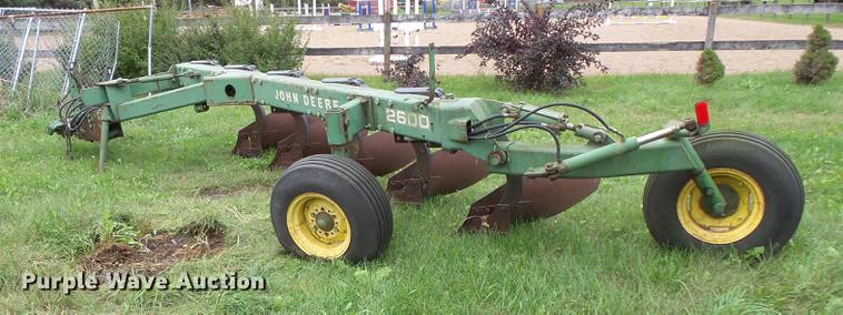 image for item FT9938 John Deere 2600 five bottom plow