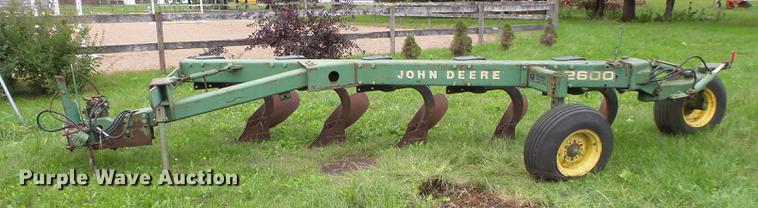 image for item FT9938 John Deere 2600 five bottom plow
