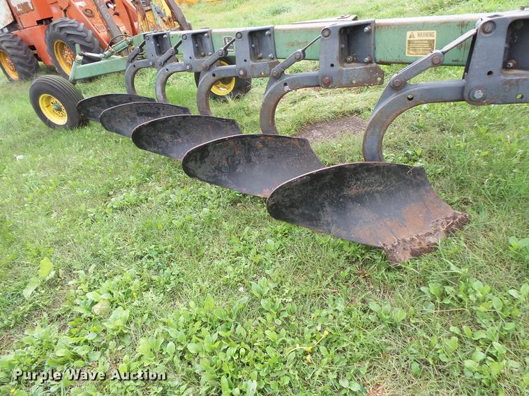 image for item FT9938 John Deere 2600 five bottom plow