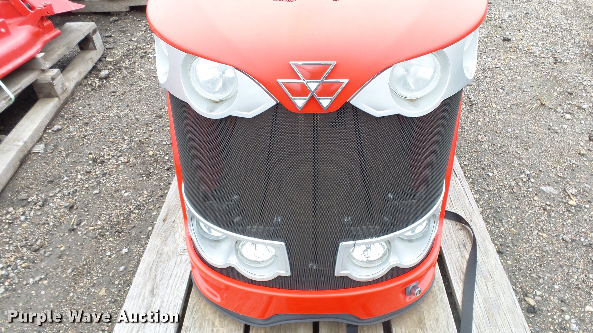 MasseyFerguson 6615 DynaVT steel tractor hood in Hesston, KS Item