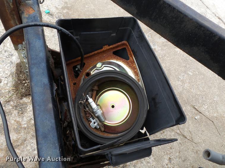 image for item DB7010 Adams fertilizer tender