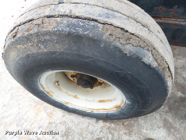 image for item DB7012 Adams fertilizer tender