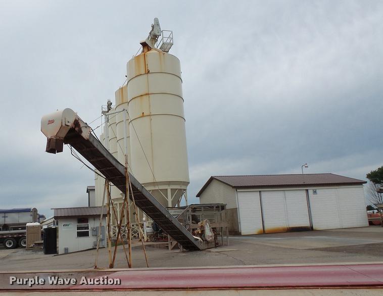 image for item DC1230 Ranco 10 Milti-blender dry bulk fertilizer mixer, stationary plant