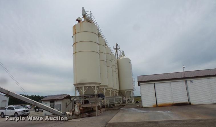 image for item DC1230 Ranco 10 Milti-blender dry bulk fertilizer mixer, stationary plant