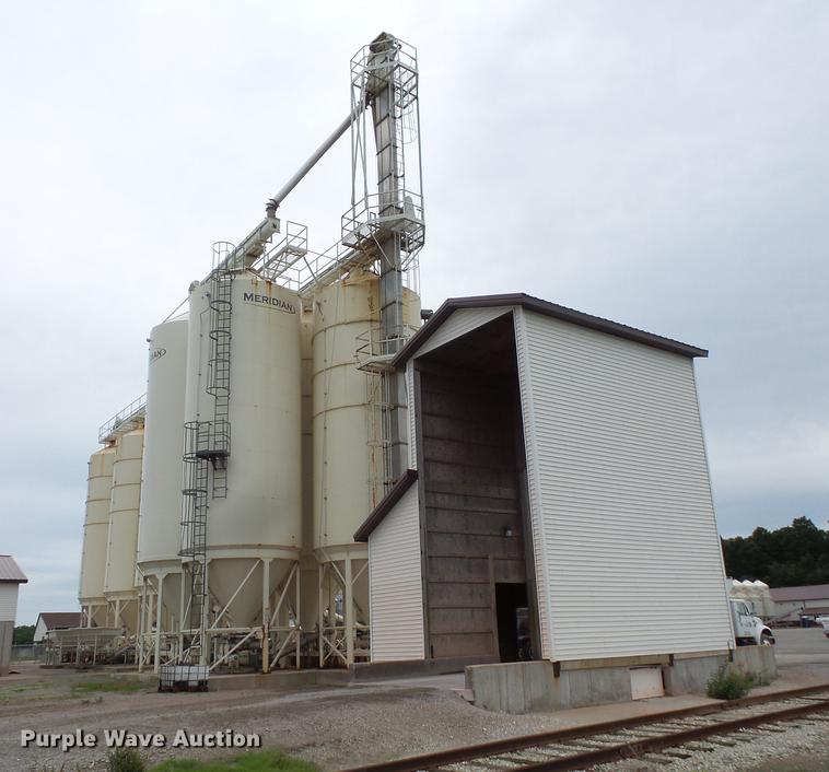 image for item DC1230 Ranco 10 Milti-blender dry bulk fertilizer mixer, stationary plant