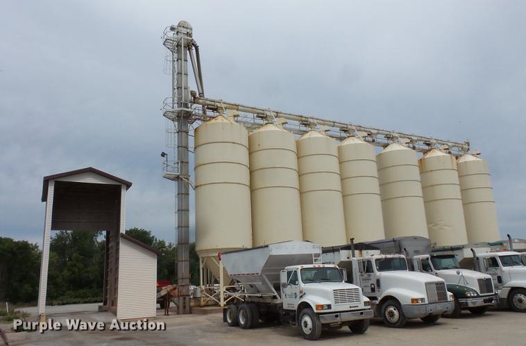 image for item DC1230 Ranco 10 Milti-blender dry bulk fertilizer mixer, stationary plant