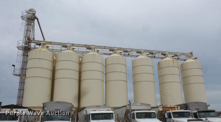 image for item DC1230 Ranco 10 Milti-blender dry bulk fertilizer mixer, stationary plant