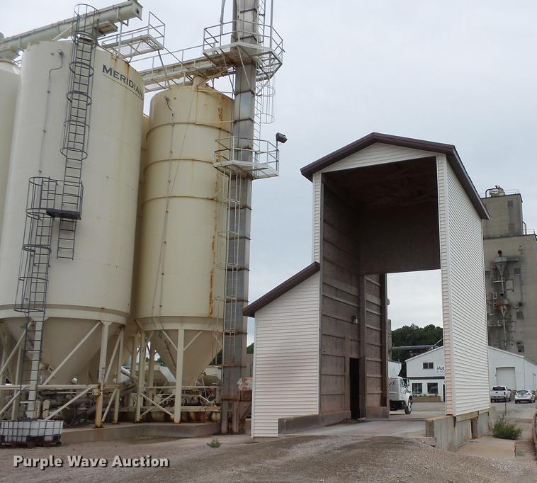 image for item DC1230 Ranco 10 Milti-blender dry bulk fertilizer mixer, stationary plant