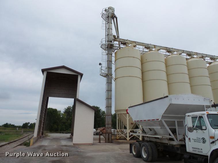 image for item DC1230 Ranco 10 Milti-blender dry bulk fertilizer mixer, stationary plant