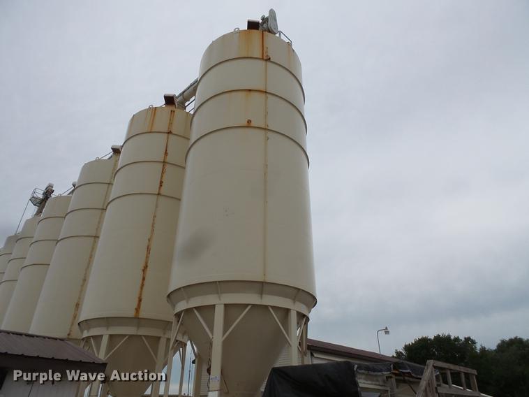 image for item DC1230 Ranco 10 Milti-blender dry bulk fertilizer mixer, stationary plant