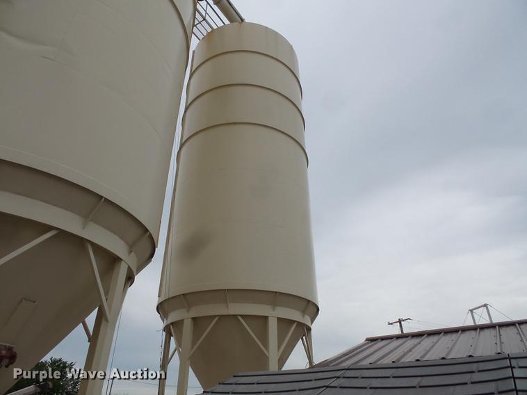 image for item DC1230 Ranco 10 Milti-blender dry bulk fertilizer mixer, stationary plant