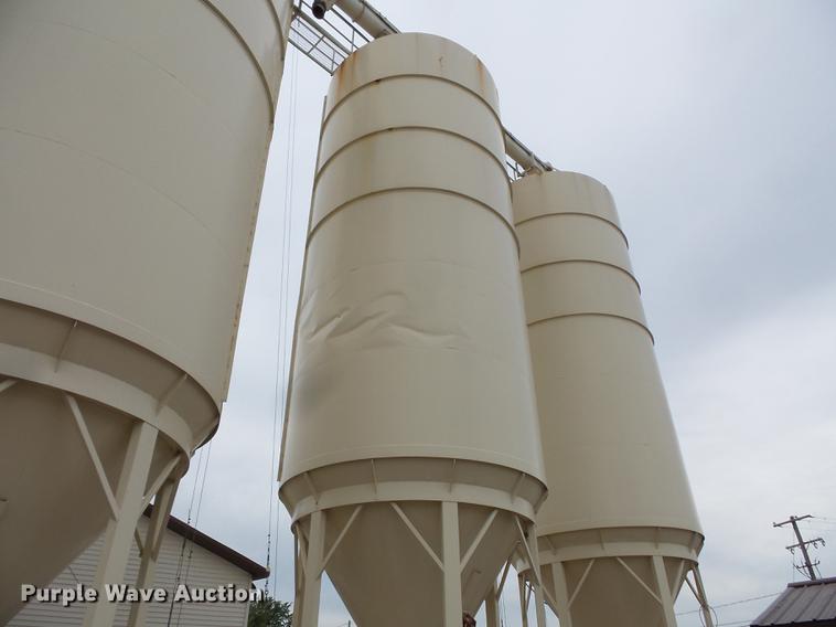 image for item DC1230 Ranco 10 Milti-blender dry bulk fertilizer mixer, stationary plant