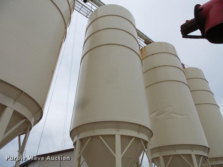 image for item DC1230 Ranco 10 Milti-blender dry bulk fertilizer mixer, stationary plant