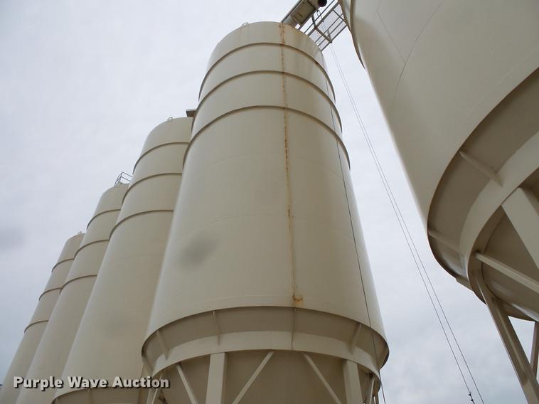 image for item DC1230 Ranco 10 Milti-blender dry bulk fertilizer mixer, stationary plant