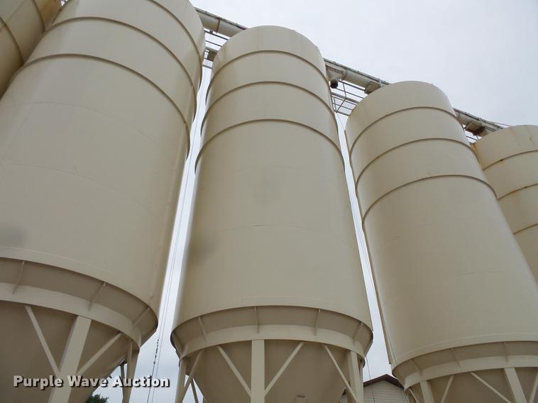 image for item DC1230 Ranco 10 Milti-blender dry bulk fertilizer mixer, stationary plant