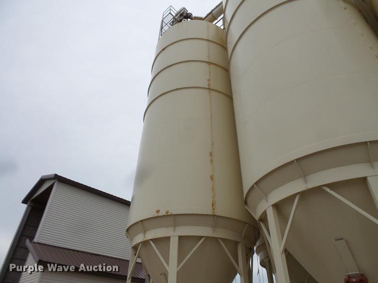 image for item DC1230 Ranco 10 Milti-blender dry bulk fertilizer mixer, stationary plant