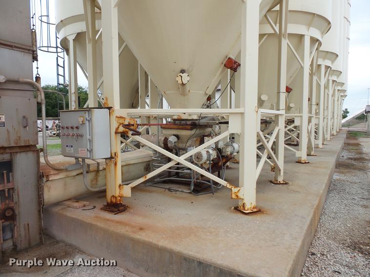 image for item DC1230 Ranco 10 Milti-blender dry bulk fertilizer mixer, stationary plant