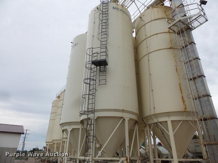 image for item DC1230 Ranco 10 Milti-blender dry bulk fertilizer mixer, stationary plant