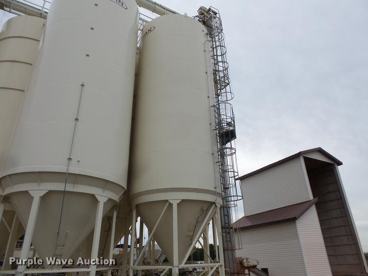 image for item DC1230 Ranco 10 Milti-blender dry bulk fertilizer mixer, stationary plant