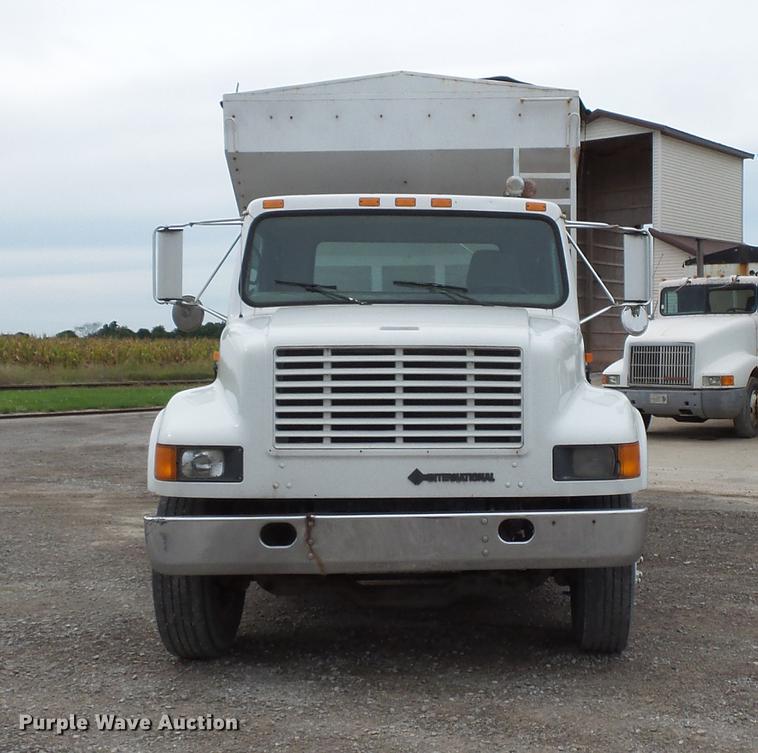 image for item DC1231 1990 International 4900 fertilizer tender truck