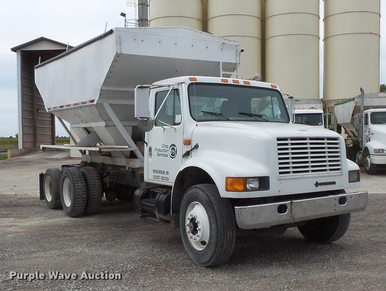 image for item DC1231 1990 International 4900 fertilizer tender truck