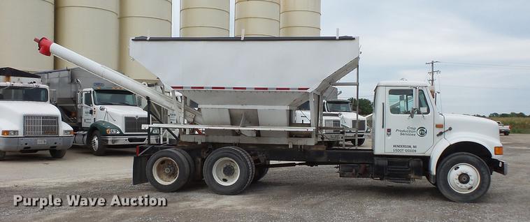 image for item DC1231 1990 International 4900 fertilizer tender truck