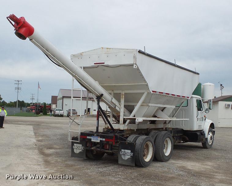 image for item DC1231 1990 International 4900 fertilizer tender truck