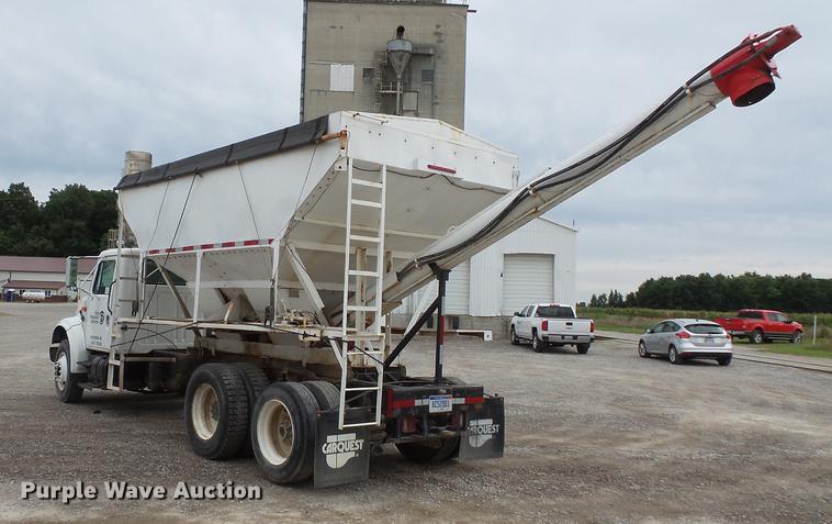 image for item DC1231 1990 International 4900 fertilizer tender truck