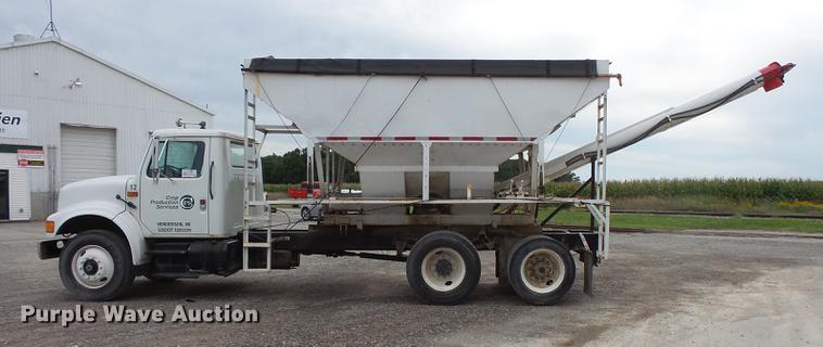 image for item DC1231 1990 International 4900 fertilizer tender truck
