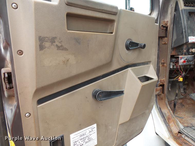 image for item DC1231 1990 International 4900 fertilizer tender truck