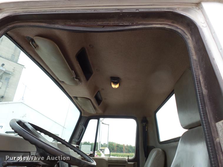 image for item DC1231 1990 International 4900 fertilizer tender truck