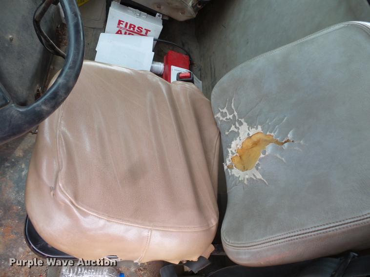 image for item DC1231 1990 International 4900 fertilizer tender truck