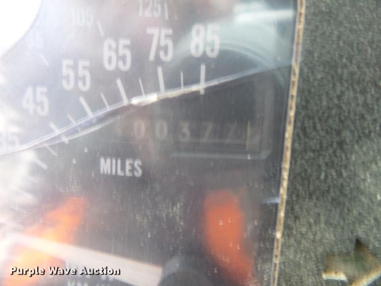 image for item DC1231 1990 International 4900 fertilizer tender truck