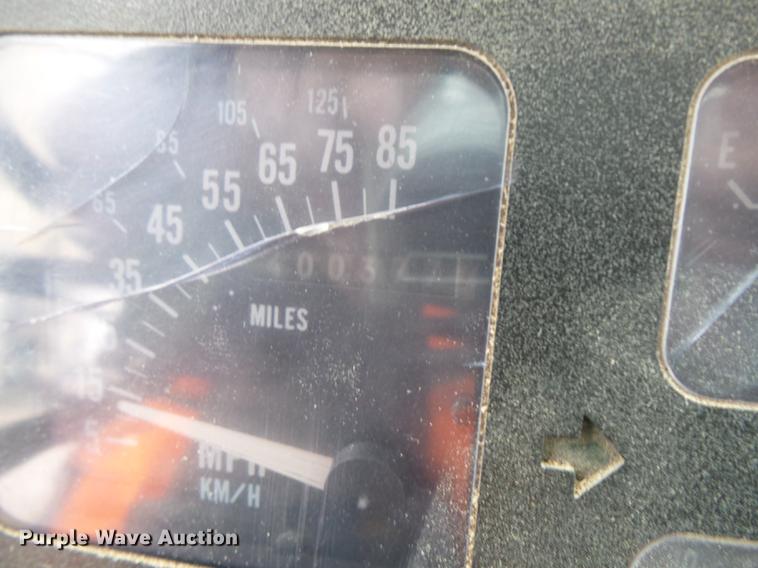 image for item DC1231 1990 International 4900 fertilizer tender truck