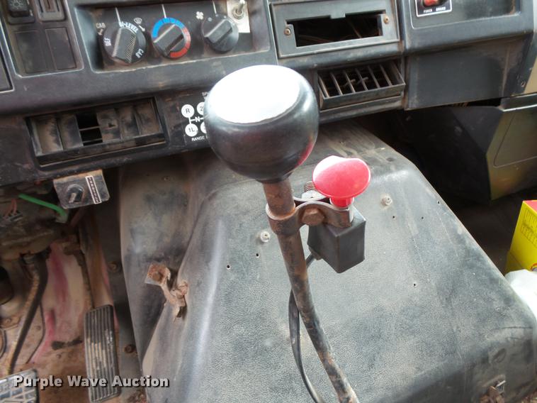 image for item DC1231 1990 International 4900 fertilizer tender truck