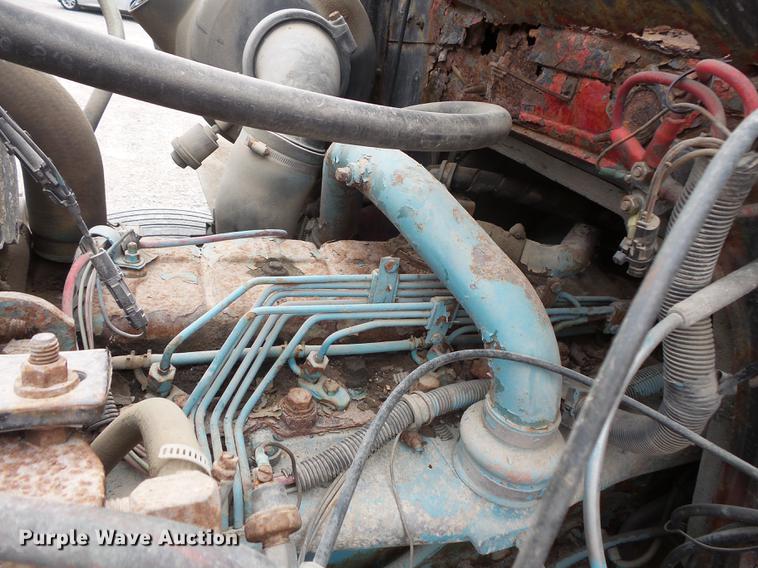 image for item DC1231 1990 International 4900 fertilizer tender truck