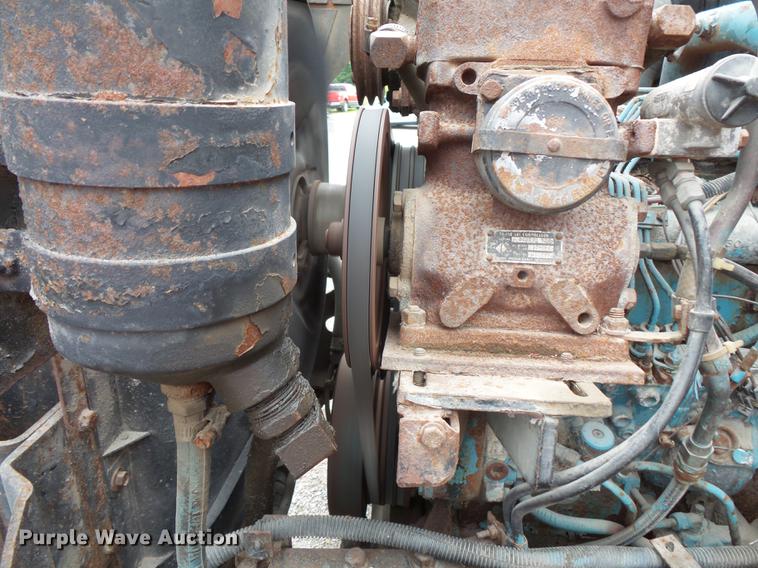 image for item DC1231 1990 International 4900 fertilizer tender truck