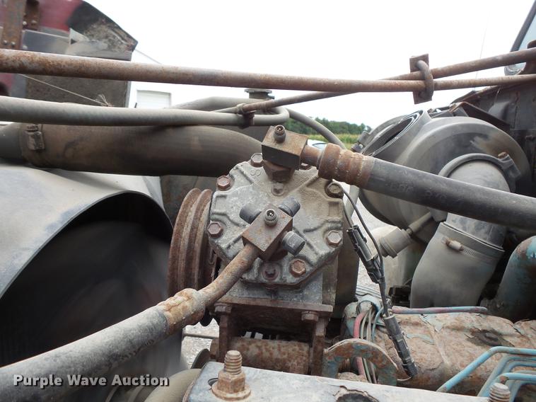 image for item DC1231 1990 International 4900 fertilizer tender truck