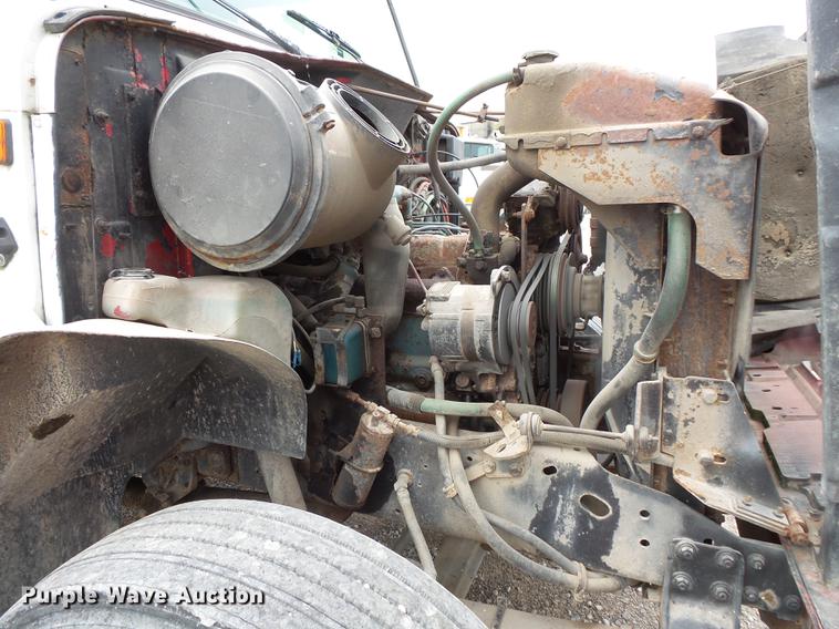 image for item DC1231 1990 International 4900 fertilizer tender truck