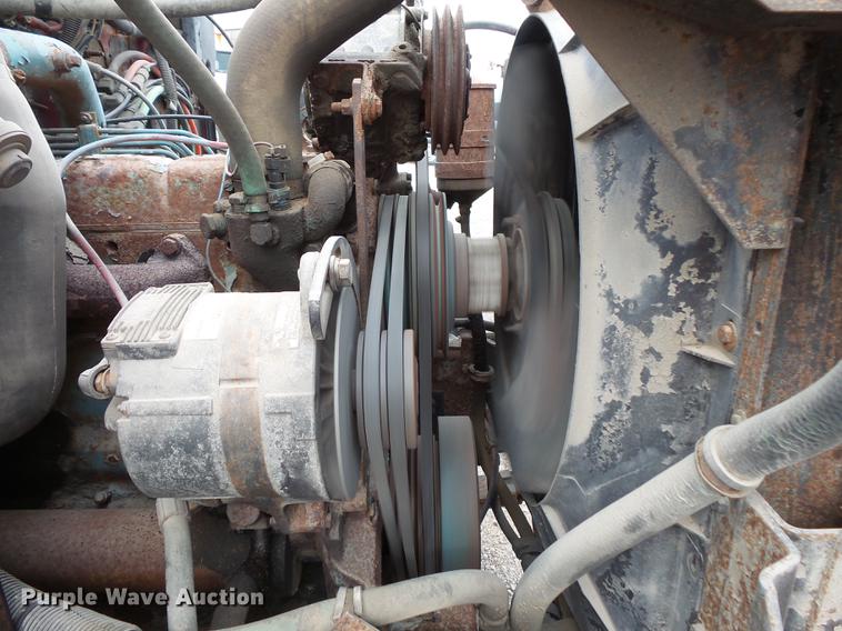 image for item DC1231 1990 International 4900 fertilizer tender truck