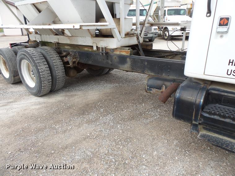 image for item DC1231 1990 International 4900 fertilizer tender truck