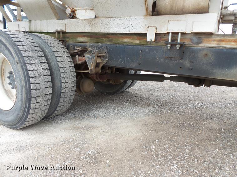 image for item DC1231 1990 International 4900 fertilizer tender truck