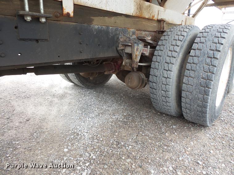 image for item DC1231 1990 International 4900 fertilizer tender truck