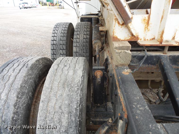 image for item DC1231 1990 International 4900 fertilizer tender truck