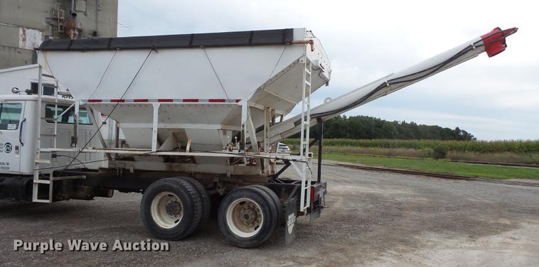 image for item DC1231 1990 International 4900 fertilizer tender truck