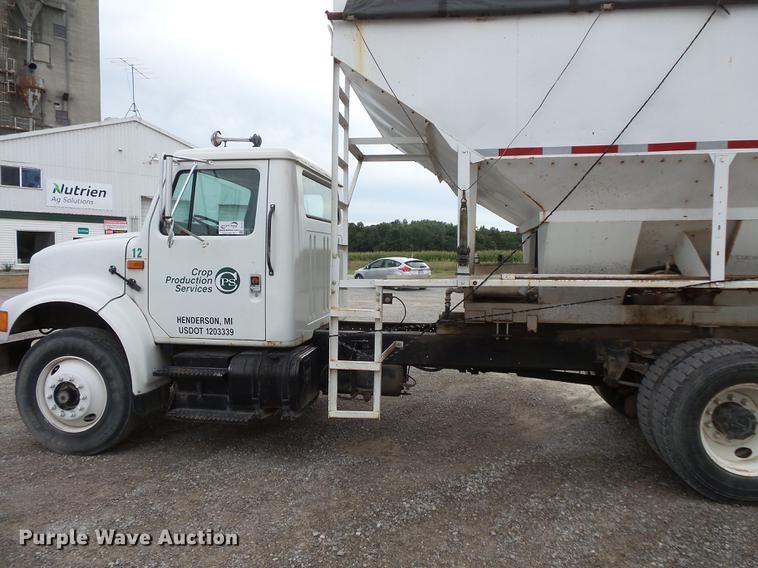 image for item DC1231 1990 International 4900 fertilizer tender truck