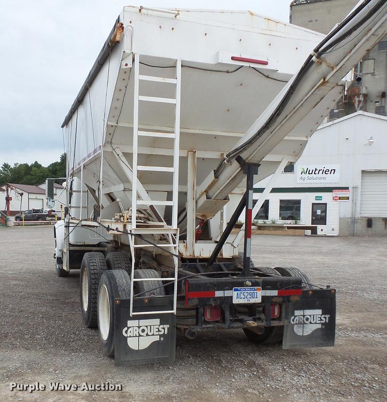 image for item DC1231 1990 International 4900 fertilizer tender truck