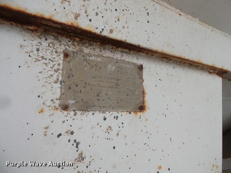 image for item DC1231 1990 International 4900 fertilizer tender truck